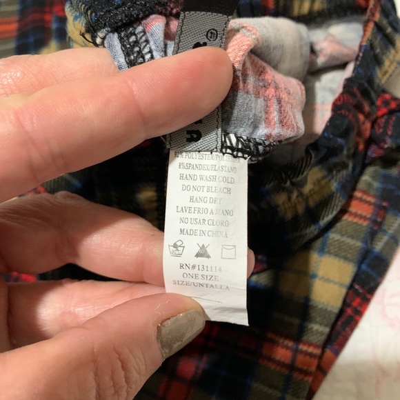 Take 50% off Plaid microfiber leggings - Picture 4 of 4